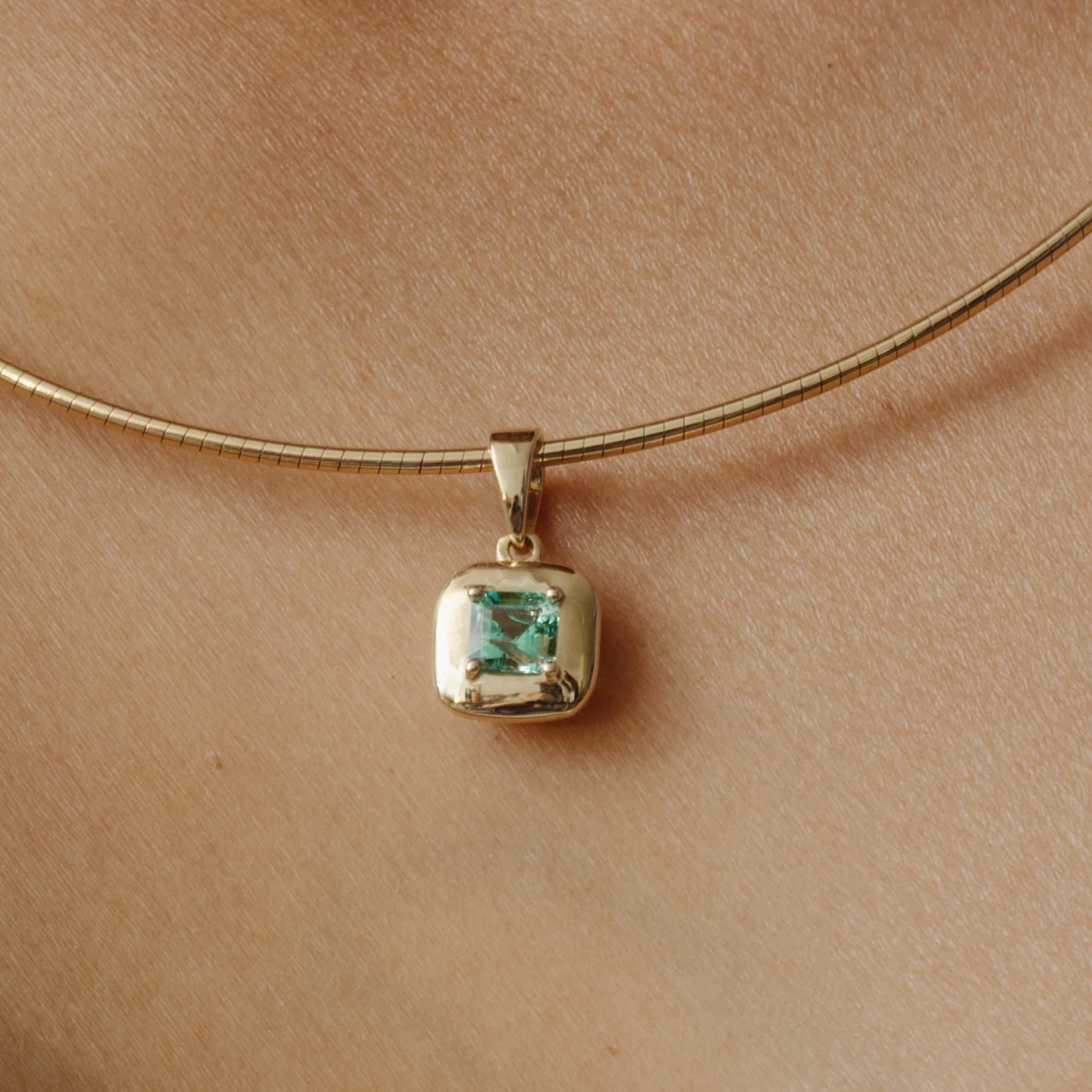 0.53ct Emerald Ripple Charm - Image 2