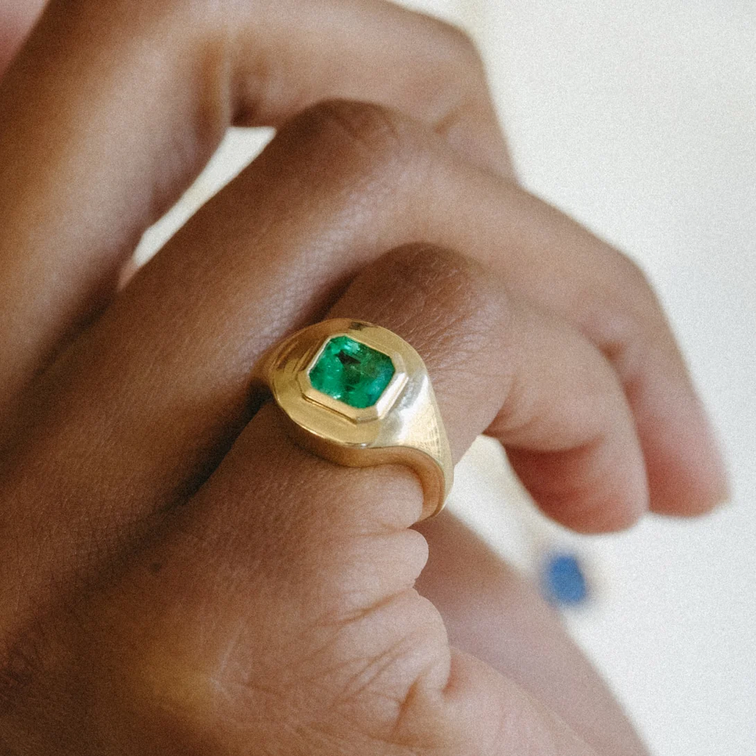 0.91CT MUZO EMERALD RIPPLE RING - Image 2