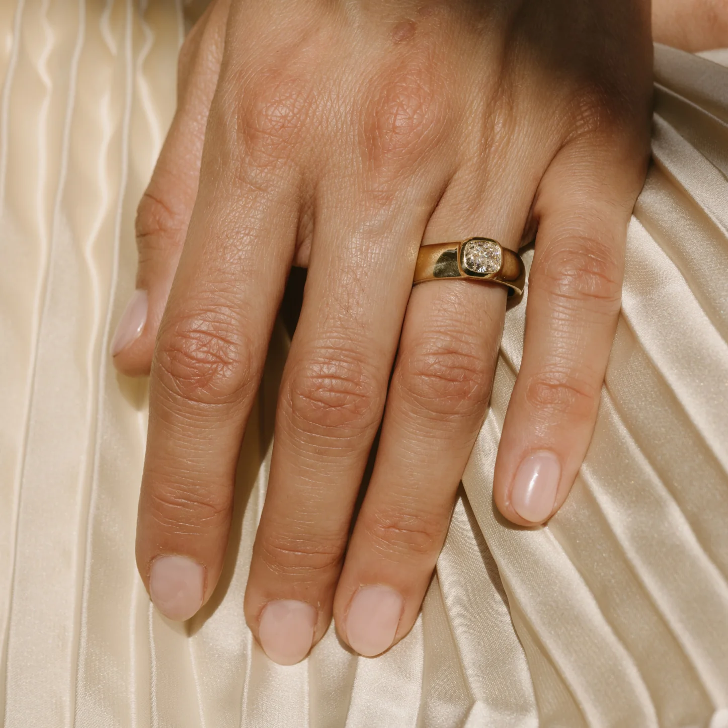 0.95ct Diamond Cushion Cut Dune Ring - Image 3