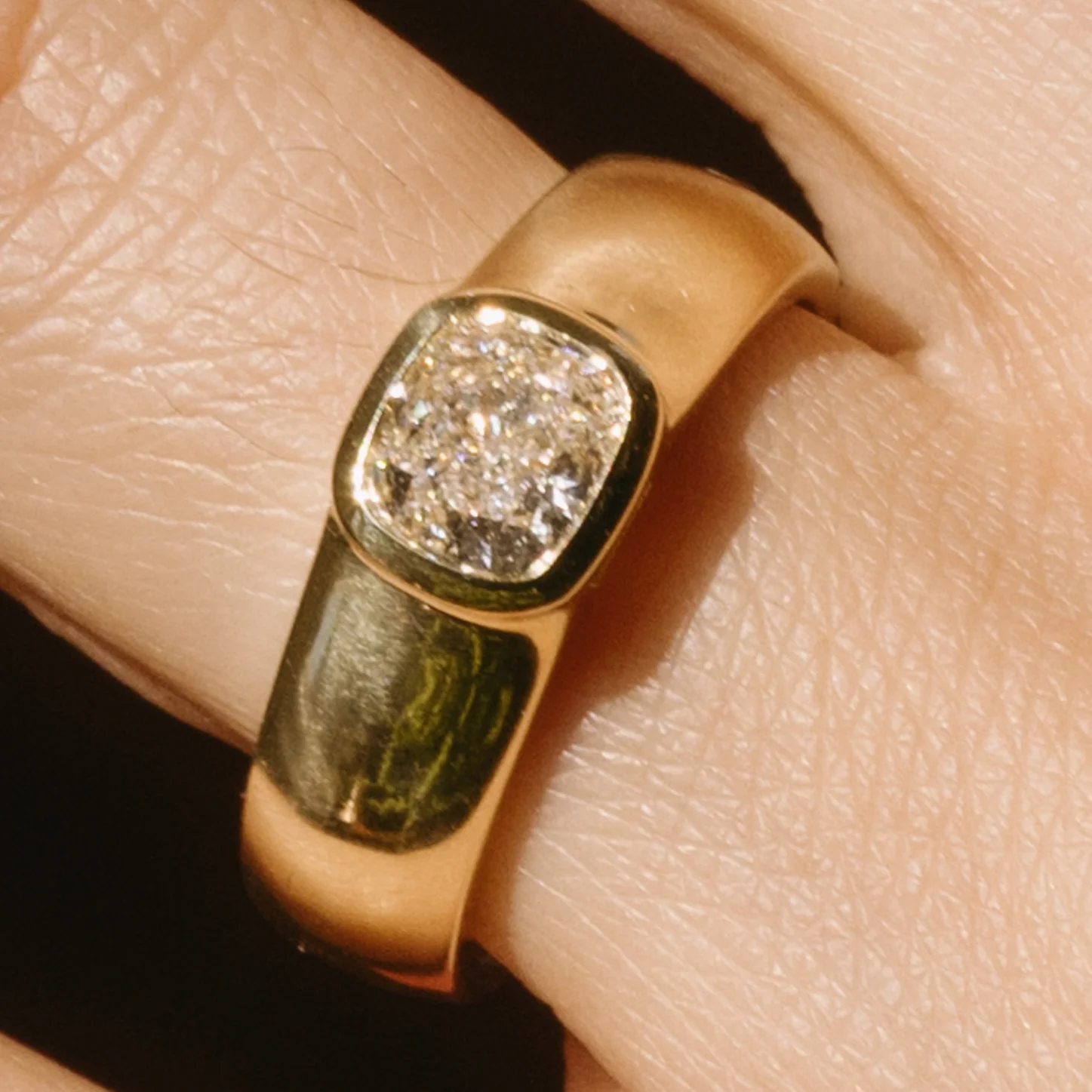 0.95ct Diamond Cushion Cut Dune Ring - Image 4