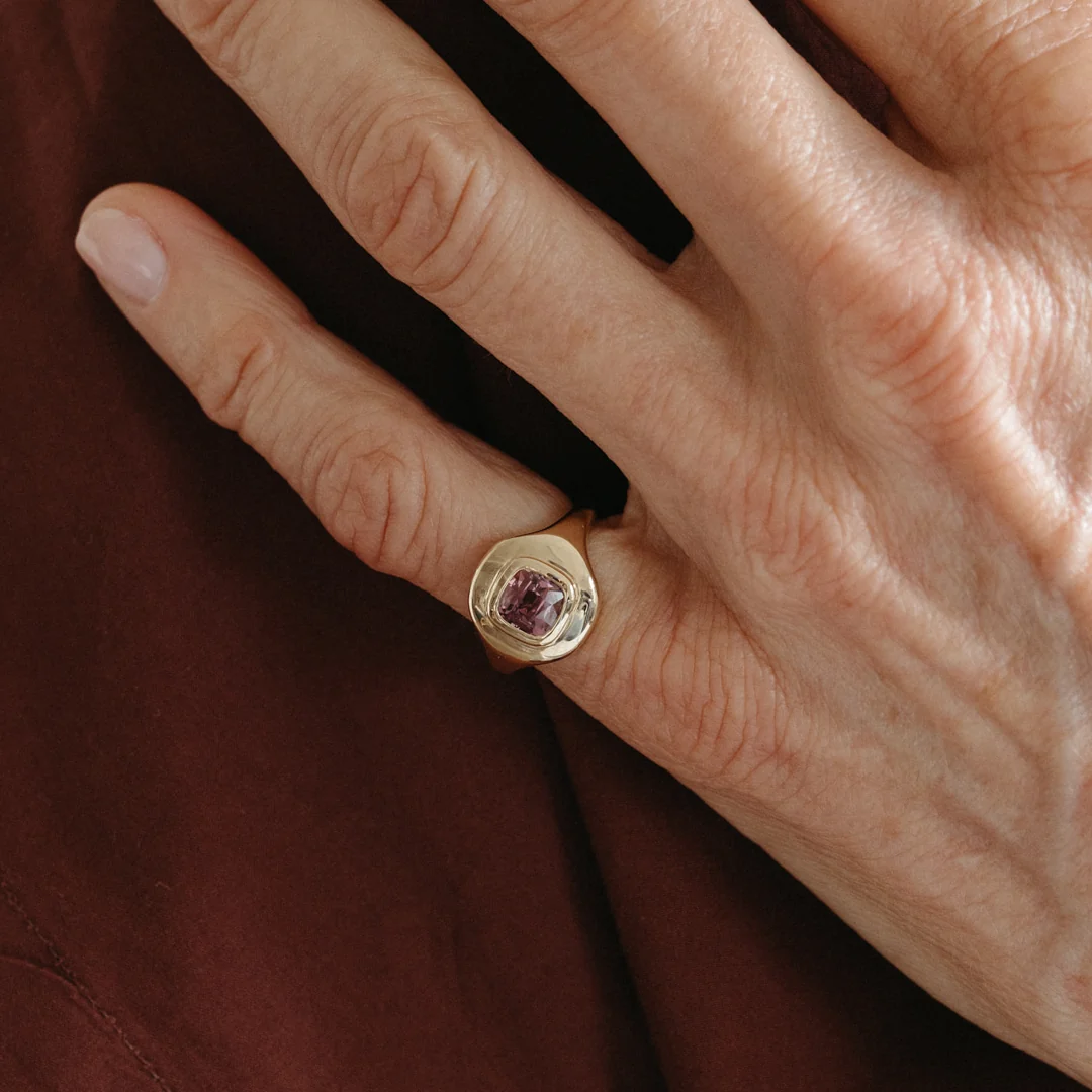 1.06ct Clay Pink Sapphire Ripple Ring - Image 3