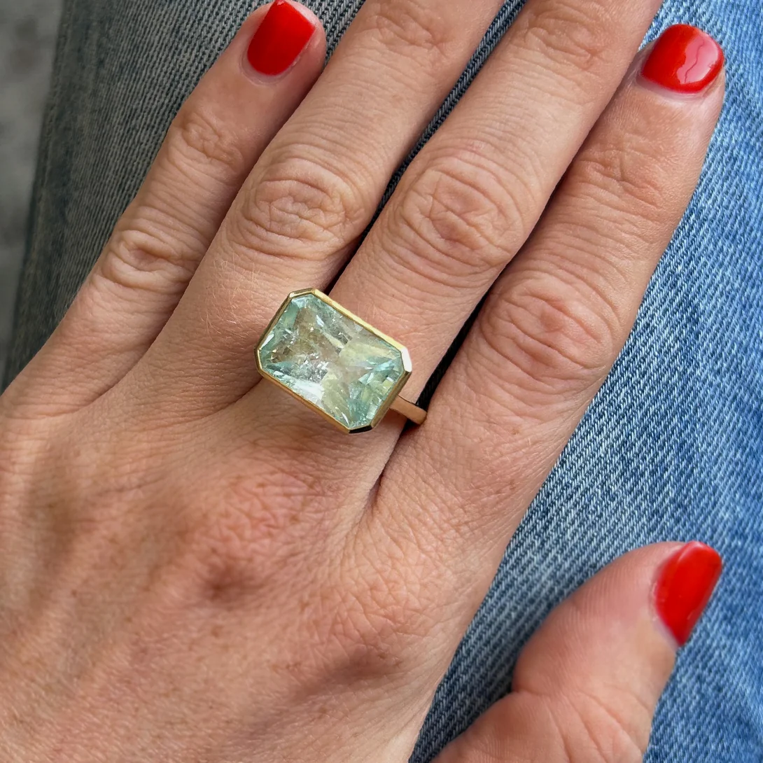 10.29CT RADIANT AQUAMARINE BEZEL RING - Image 7