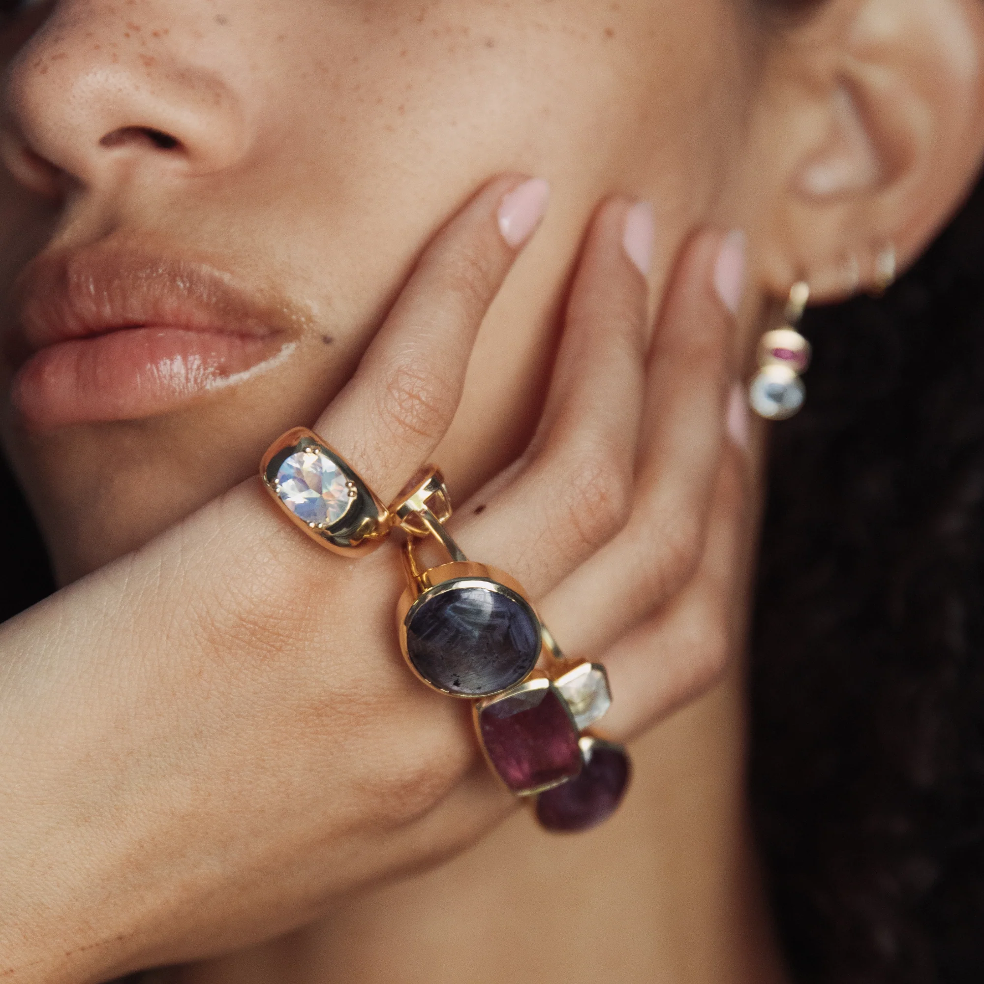 2.36ct Moonstone Double-Prong Cloud Ring - Image 3
