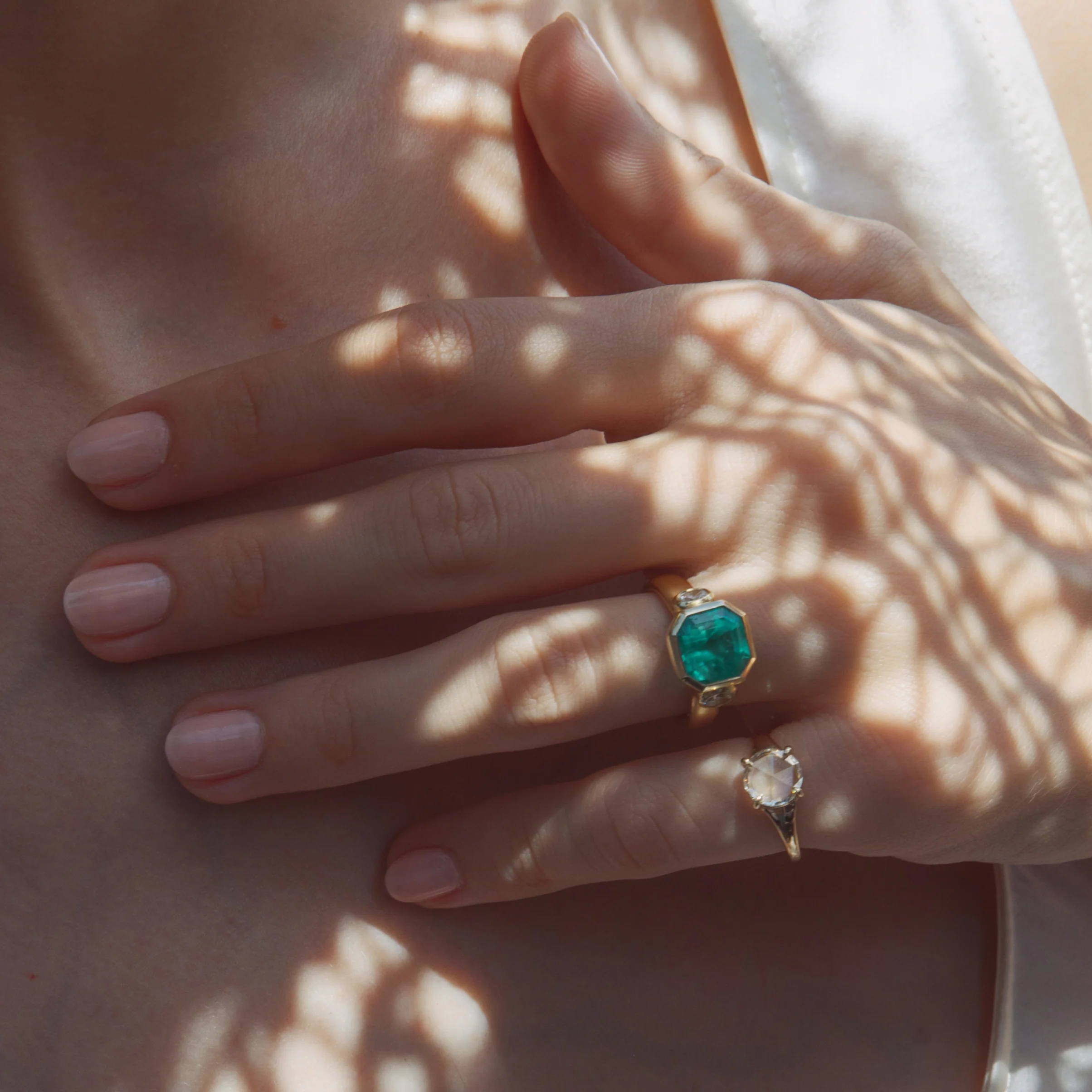 4.06ct Muzo Emerald and Diamond Floating Bezel Ring - Image 5