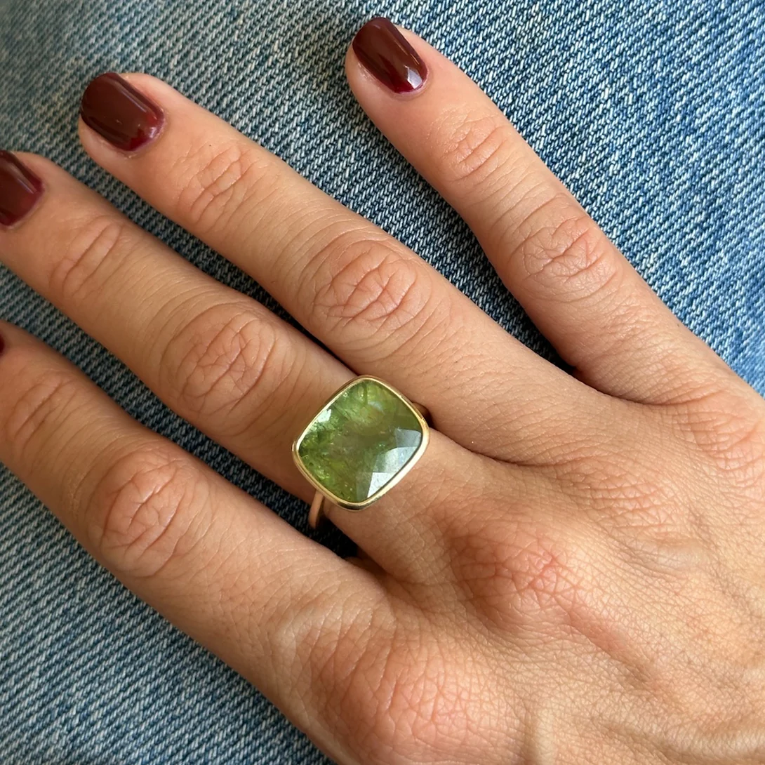 9.2CT GREEN TOURMALINE BEZEL RING - Image 6