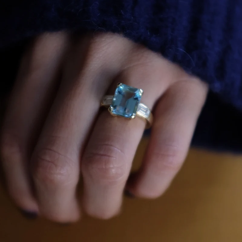AQUAMARINE DIAMOND THREE STONE RING - Image 3