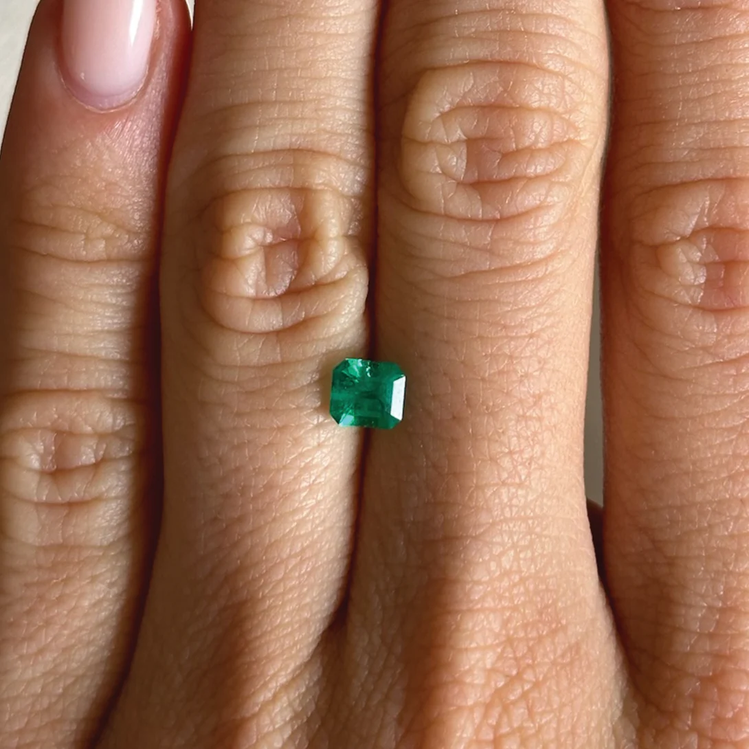 BESPOKE 0.60CT MUZO EMERALD - Image 2