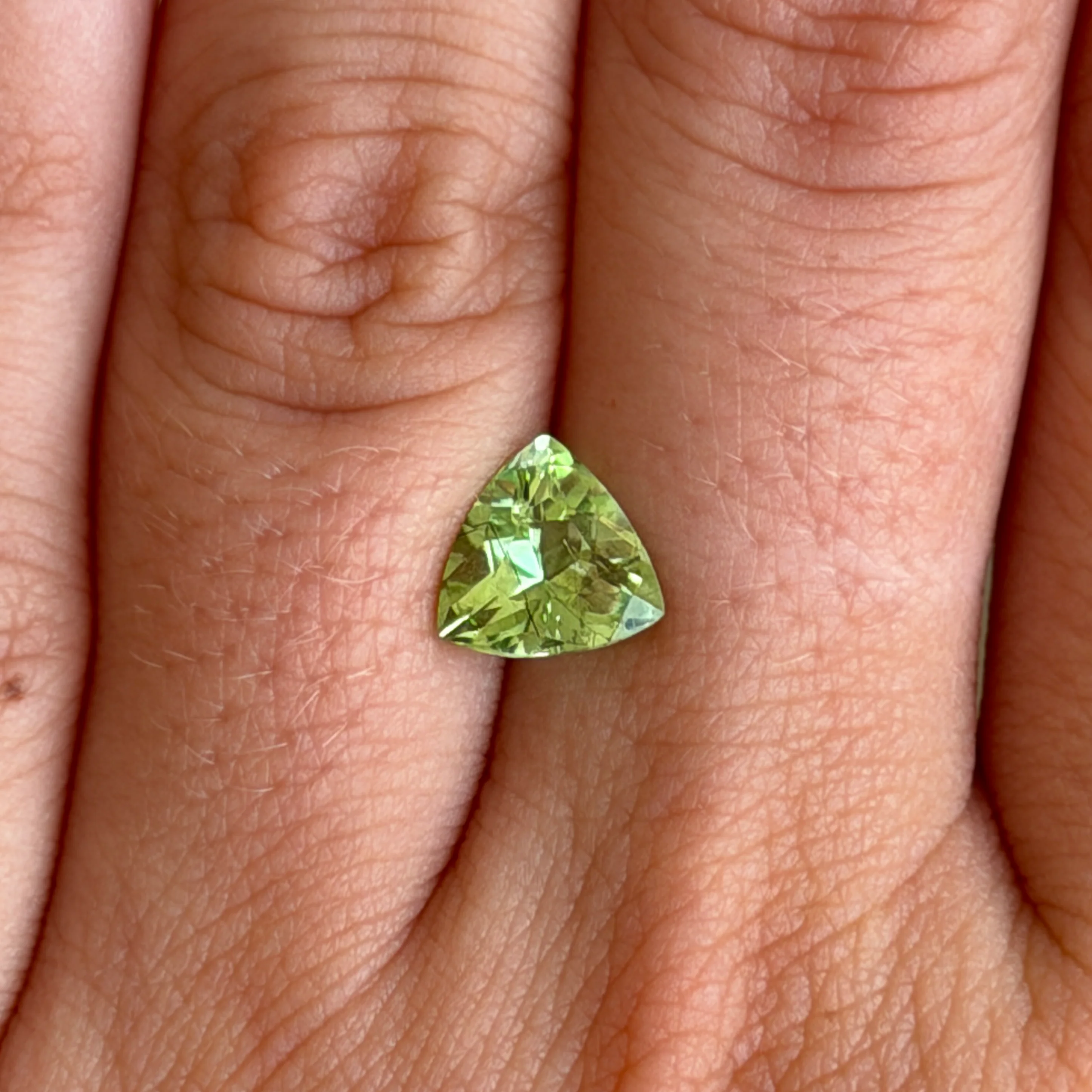 Bespoke 1.90ct Trilliant Peridot - Image 3