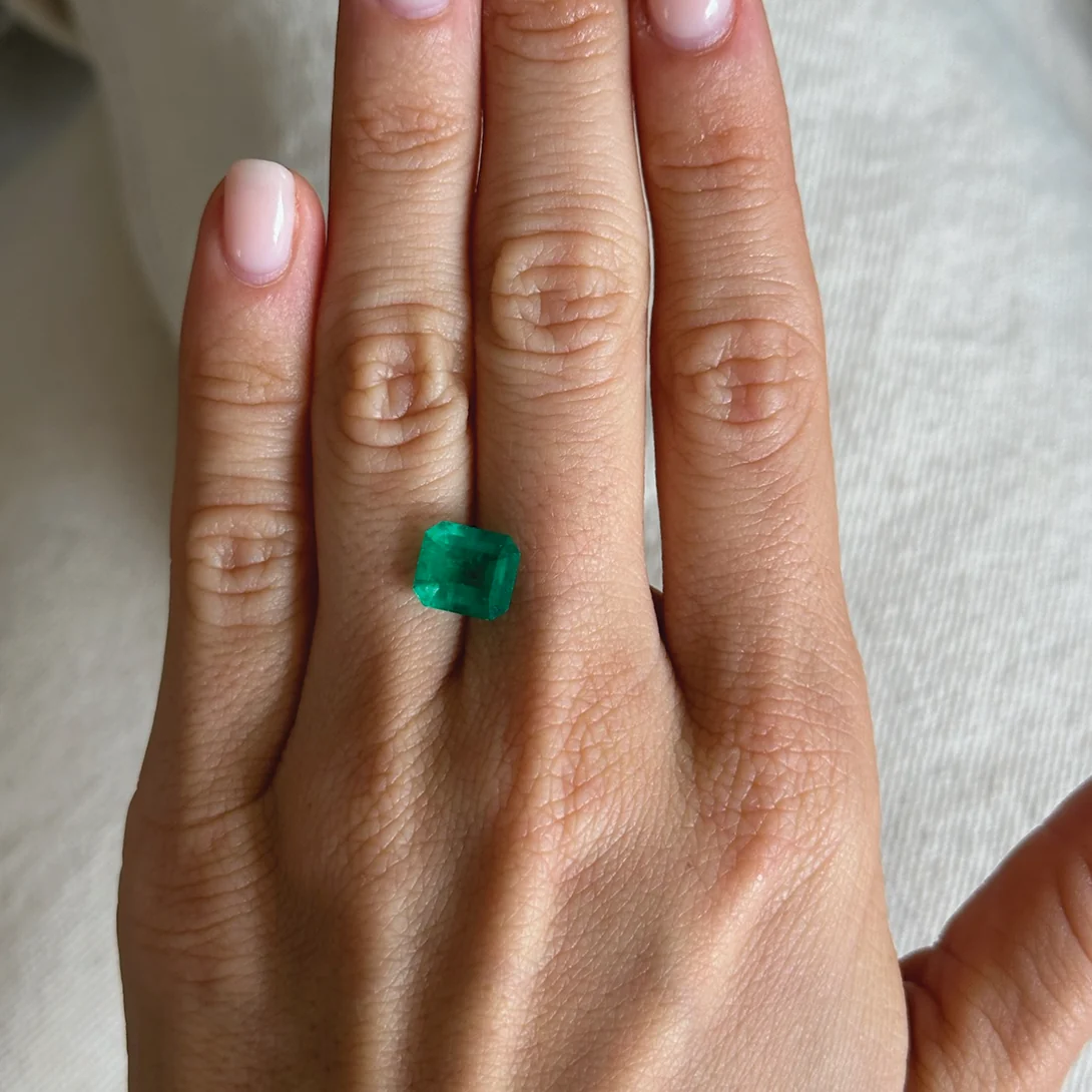 BESPOKE 2.33CT MUZO EMERALD CUT EMERALD - Image 3