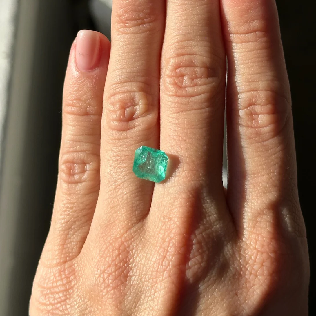 BESPOKE 2.78CT COLOMBIAN EMERALD - Image 3