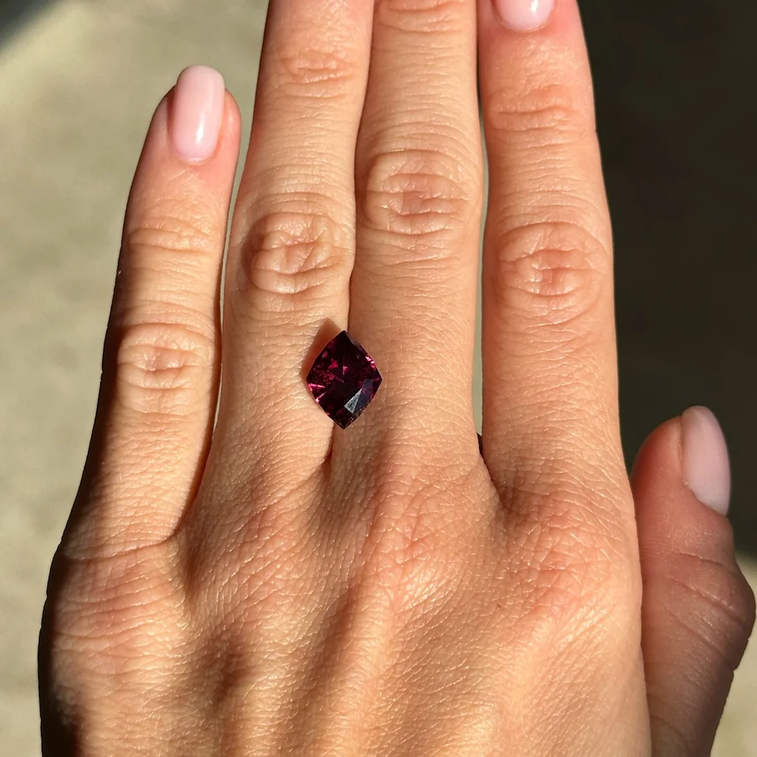 Bespoke 4.35ct Anza Rhodolite Garnet - Image 3