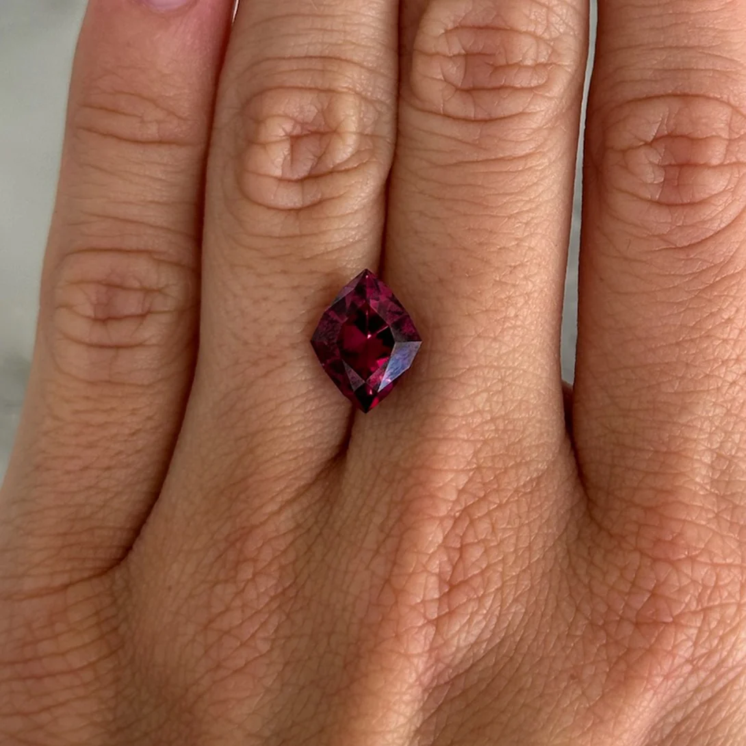 Bespoke 4.35ct Anza Rhodolite Garnet - Image 4