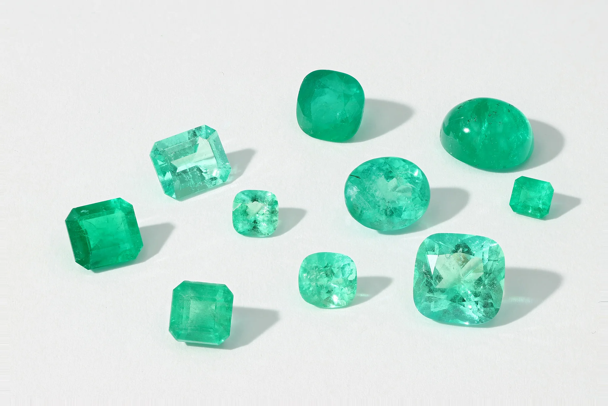 Bespoke 6.63ct Muzo Emerald Oval Cabochon - Image 4