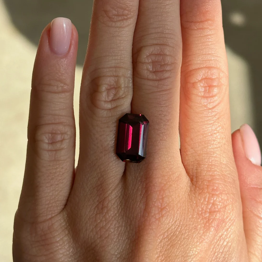 Bespoke 7.99ct Anza Rhodolite Garnet - Image 2