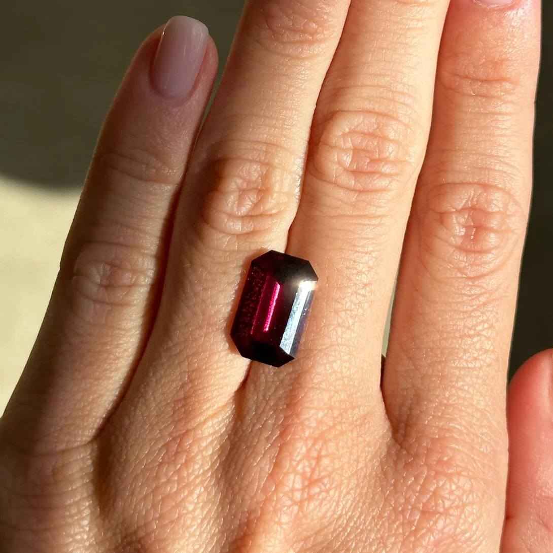 Bespoke 7.99ct Anza Rhodolite Garnet - Image 3