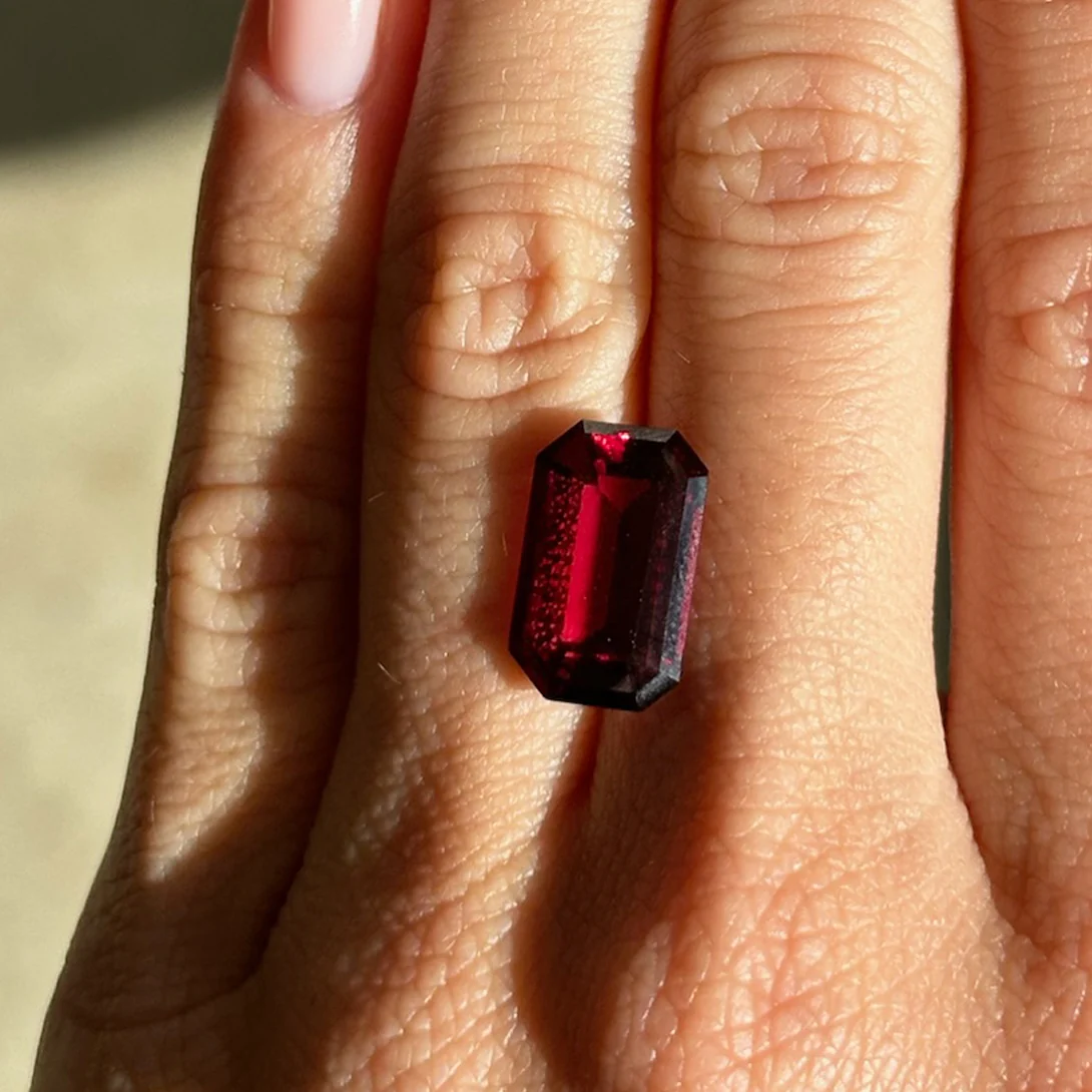 Bespoke 7.99ct Anza Rhodolite Garnet - Image 4