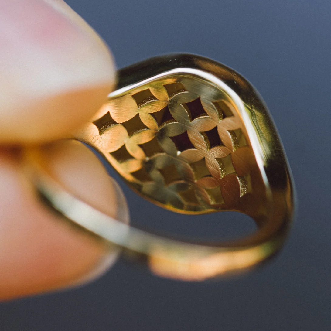 DEMANTOID RIPPLE SIGNET RING - Image 4