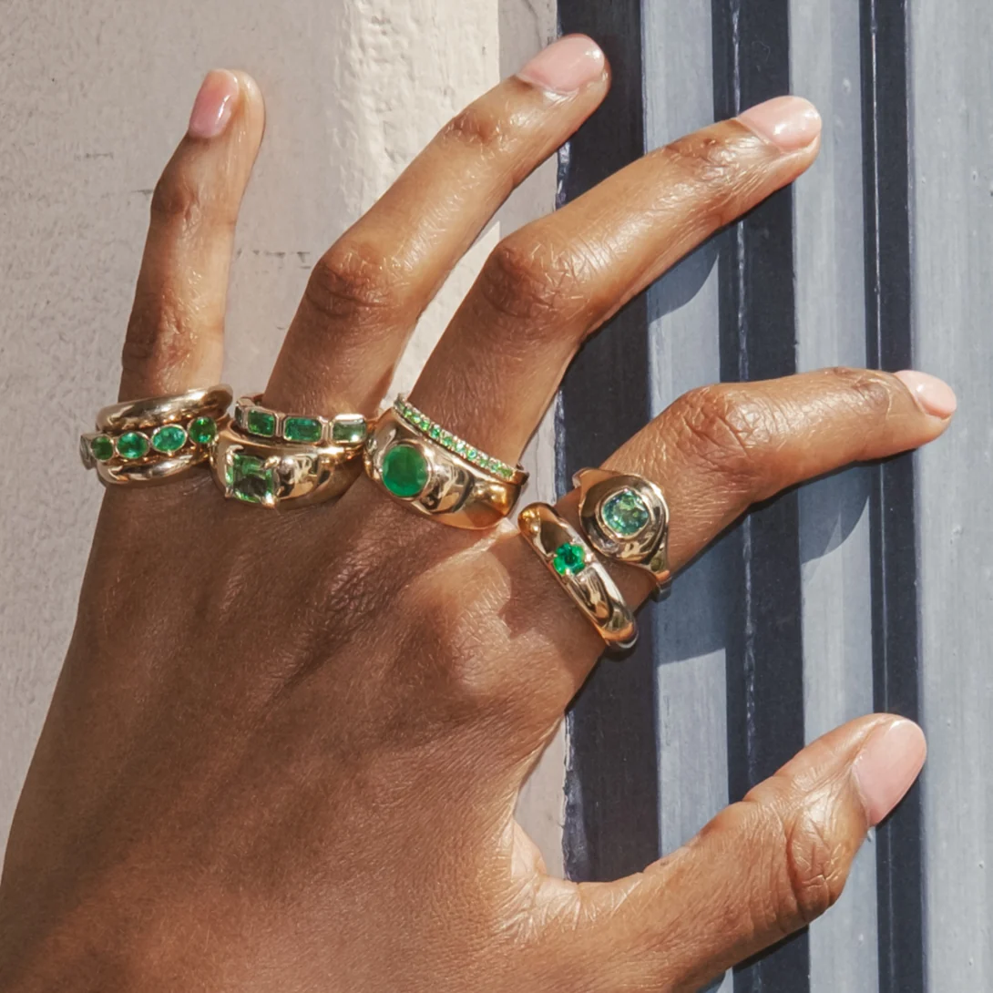 EMERALD RIPPLE SIGNET RING - Image 3
