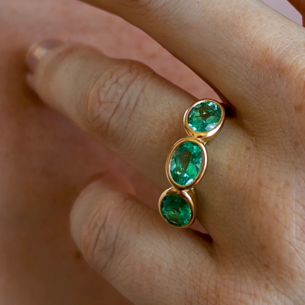 Muzo Emerald Three Stone 14k Gold Ring - Image 3