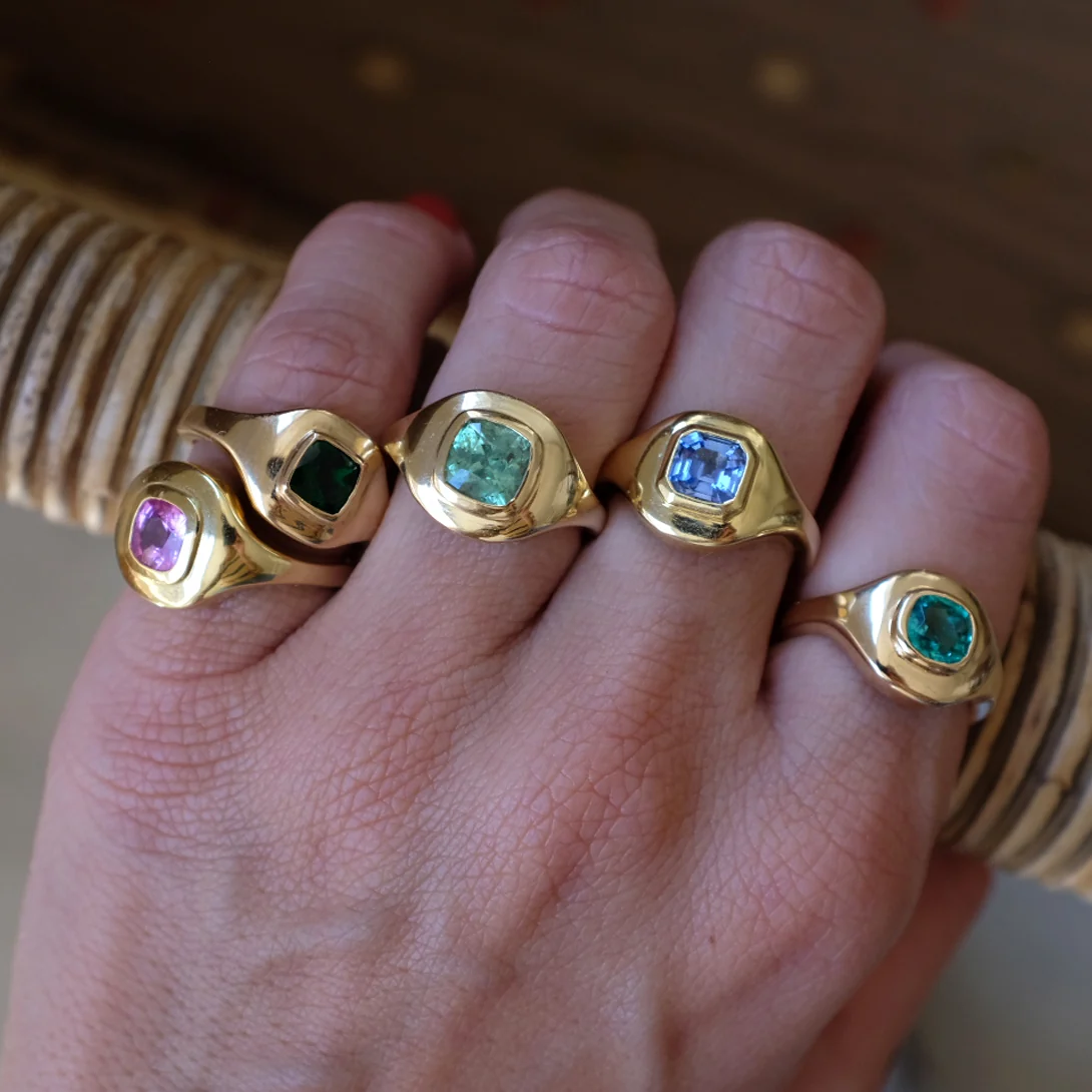SAPPHIRE RIPPLE SIGNET RING - Image 5